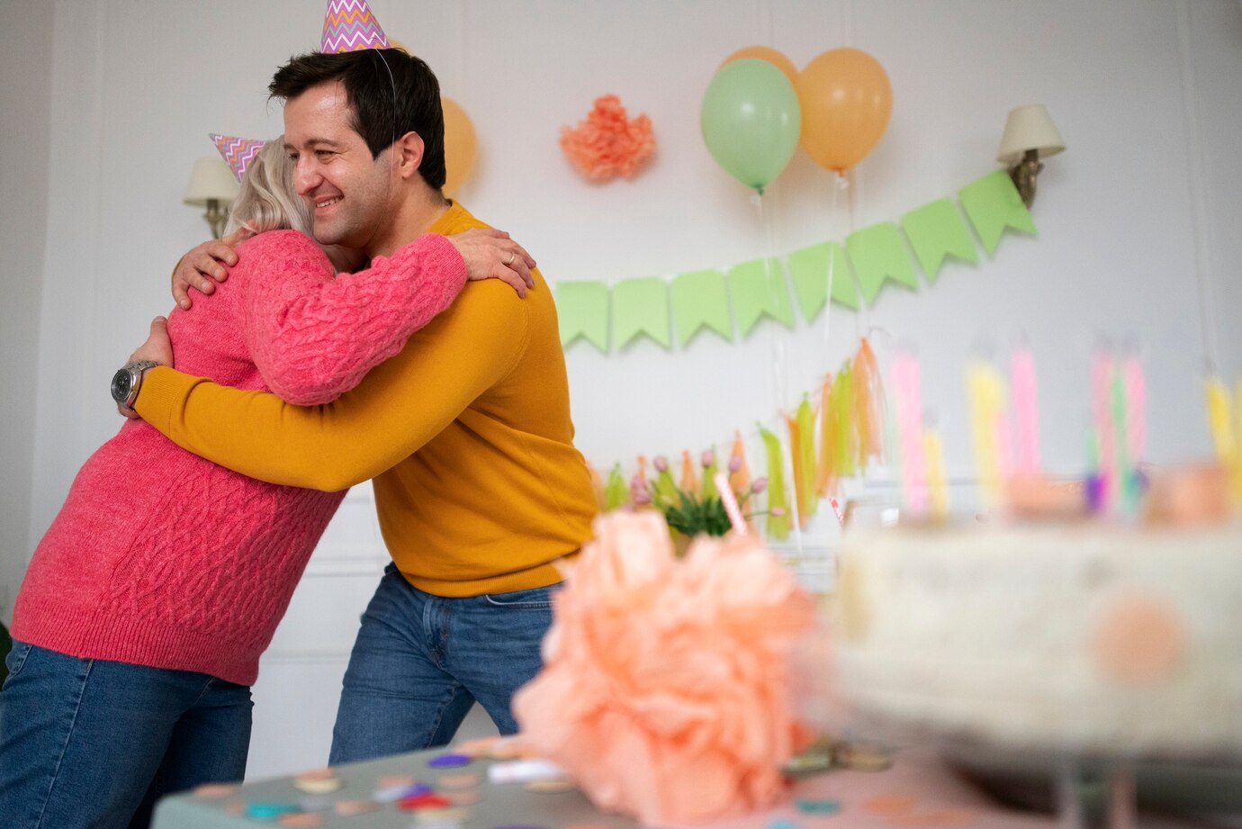 ancianos celebrando su cumpleanos 23 2150261003